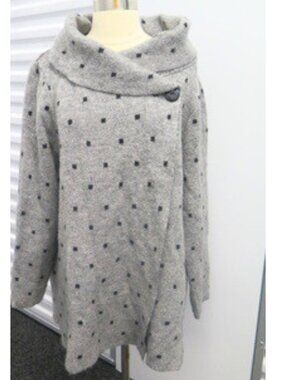 Max Studio Woman 1X Gray Black Polka Dot Wrap Sweater Cardigan Cowl Neck